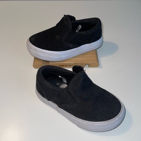 Toddler The Children’s place sneakers. - Picture 3 of 3